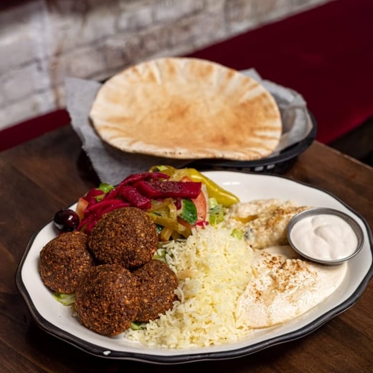 Convenient Takeout Options for Mediterranean and Middle Eastern Cuisine